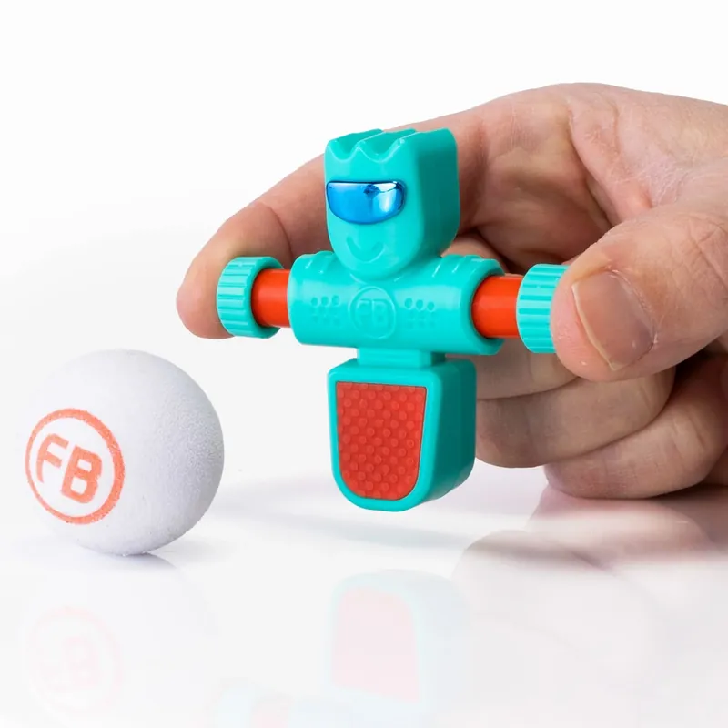 Billigare Fat Brain Toys Blå Foosbots. Set för en spelare