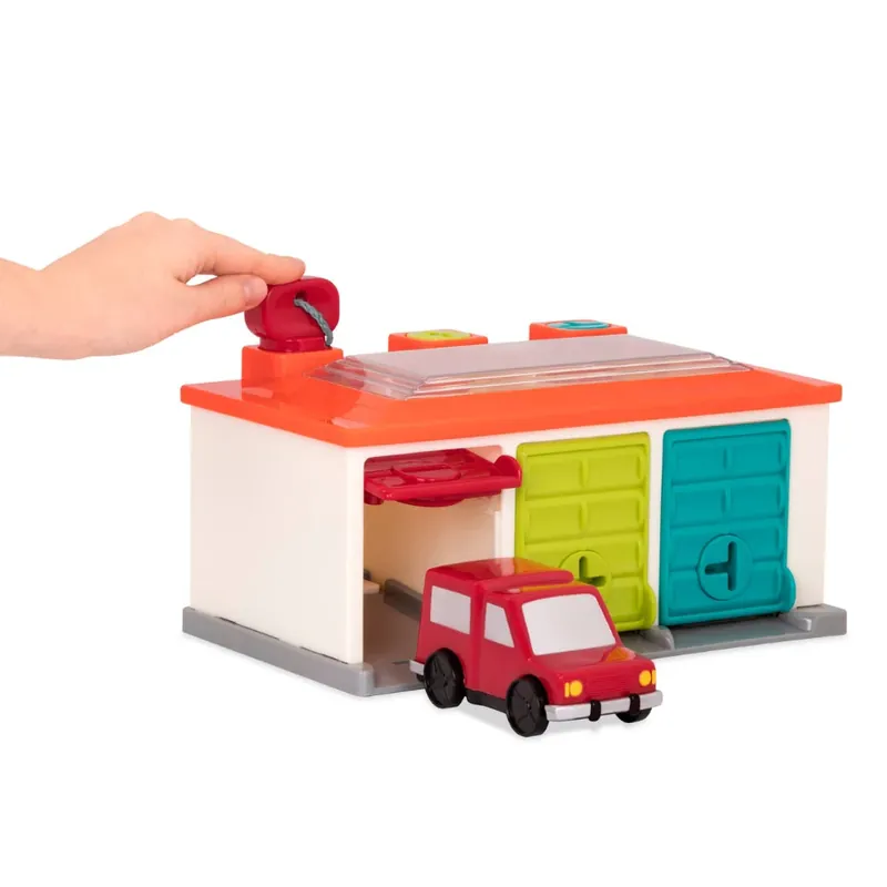 Köp nu B.toys Babygarage med bilar och nycklar