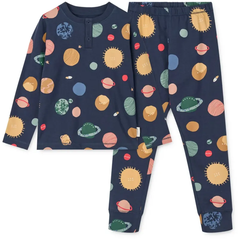 Erbjudande LIEWOOD Universe / Classic Navy Wilhelm Printed Pyjamas Sett