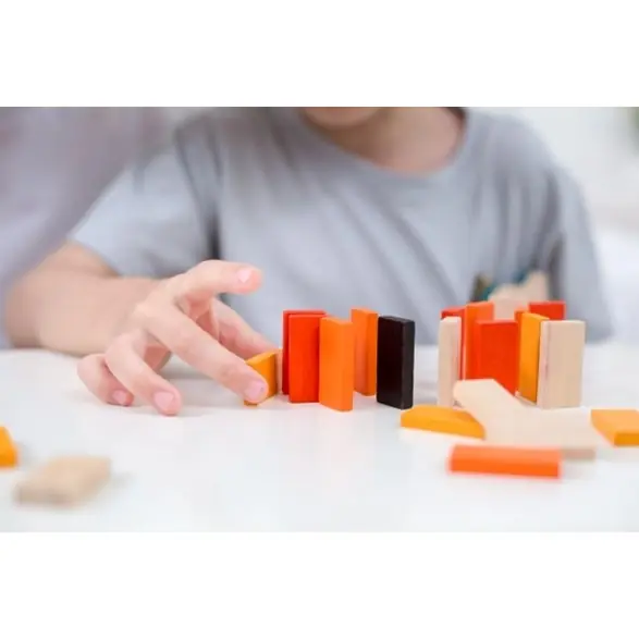 Begränsad tid Plan toys Mini-domino race i metallåda